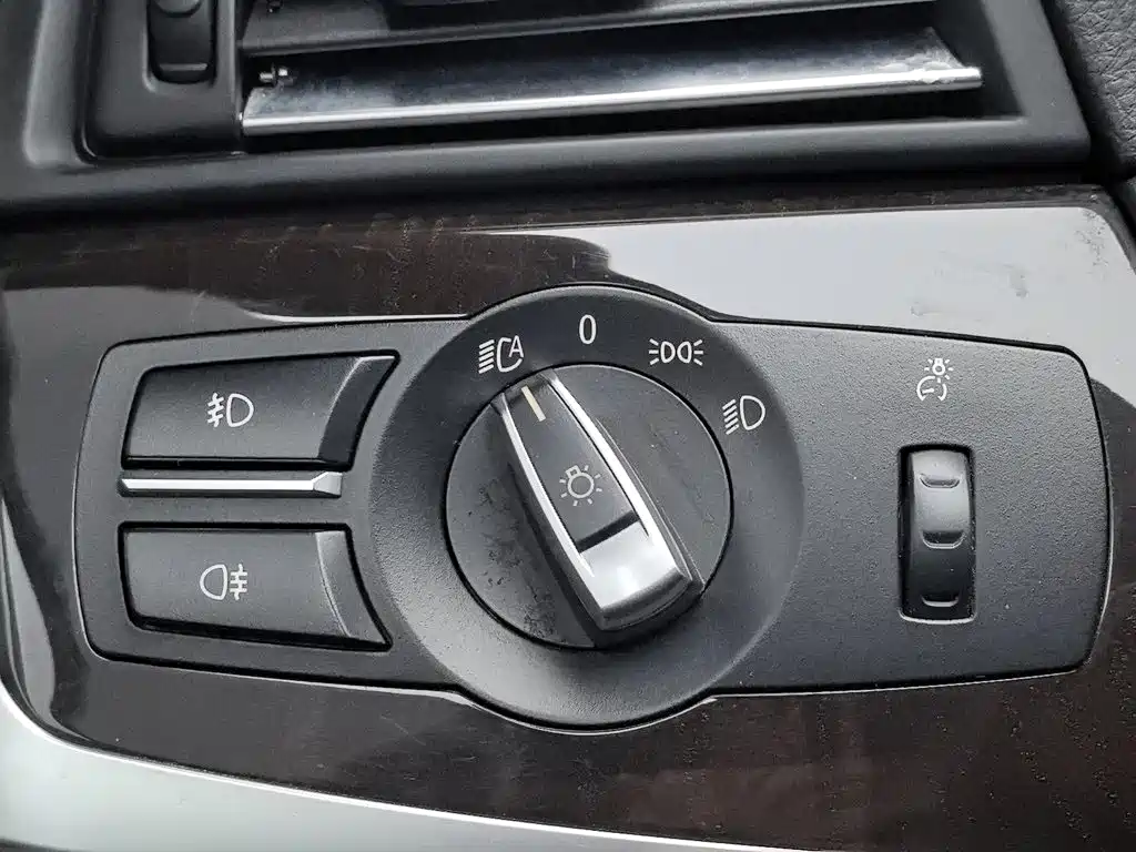 BMW 5 Series 2015 — фото 21