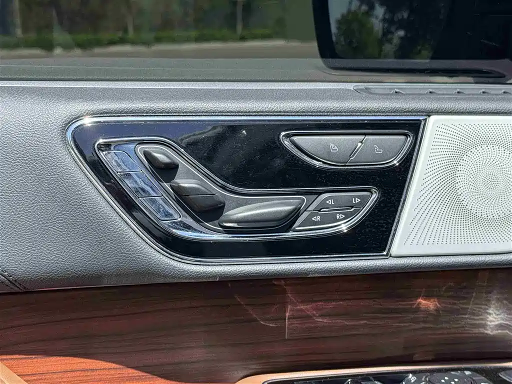 Lincoln Navigator 2023 — фото 16
