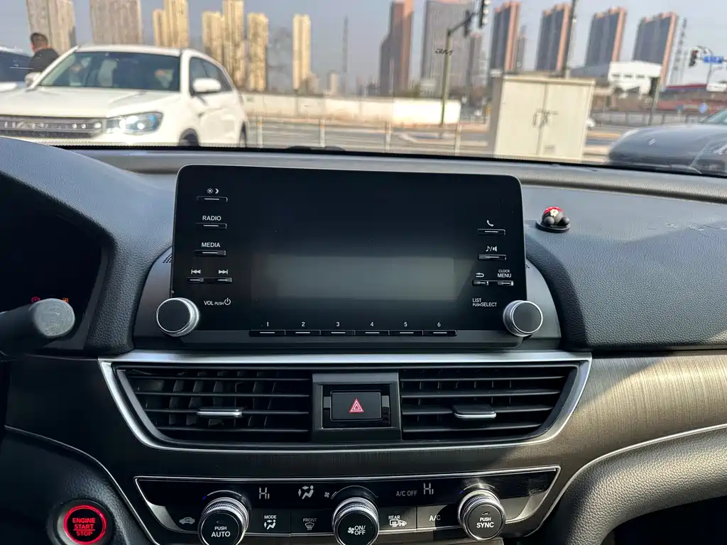 Honda Accord 2019 — фото 25