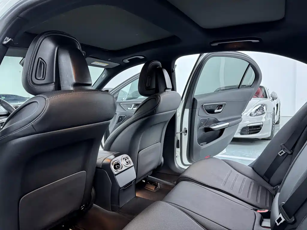 Mercedes-Benz C-Class 2023 — фото 8