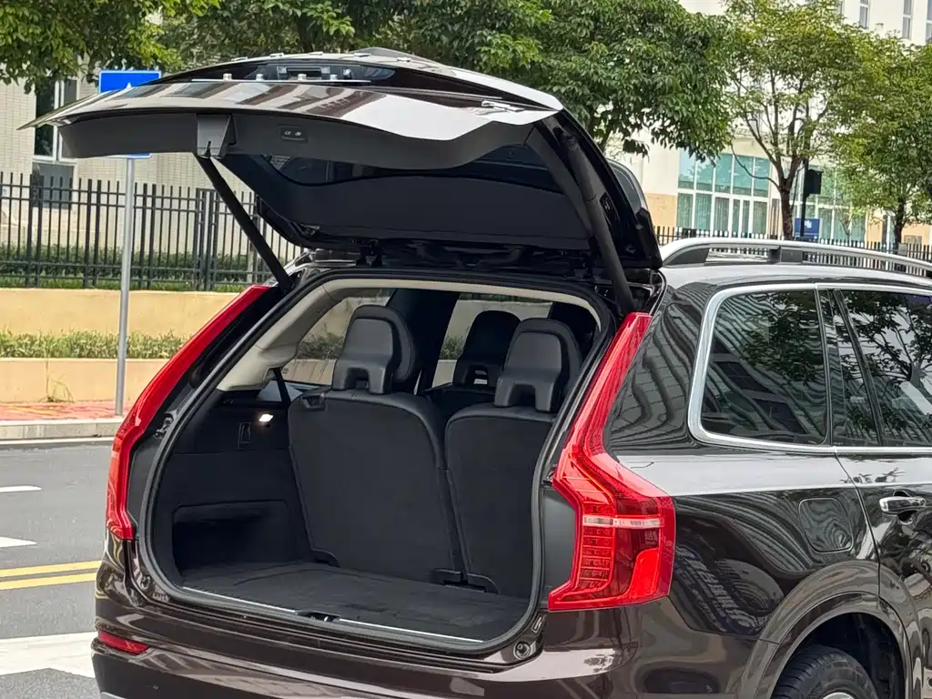 Volvo XC90 2017 — фото 16