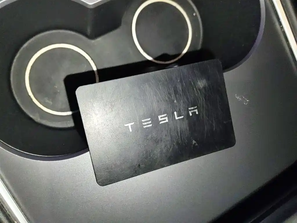 Tesla Model Y 2023 — фото 9