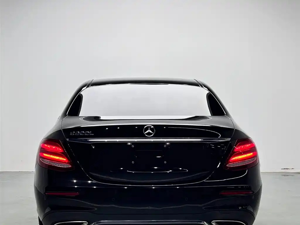 Mercedes-Benz E-Class 2019 — фото 18