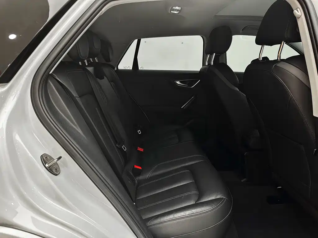 Audi Q2L 2022 — фото 24