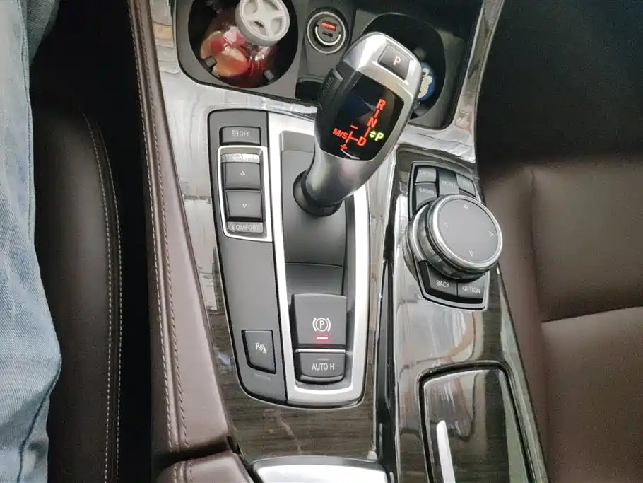 BMW 5 Series 2016 — фото 16