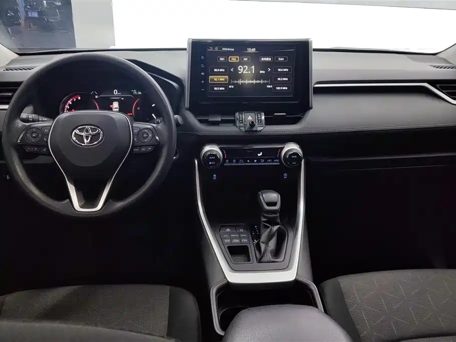 Toyota RAV4 2020 — фото 12