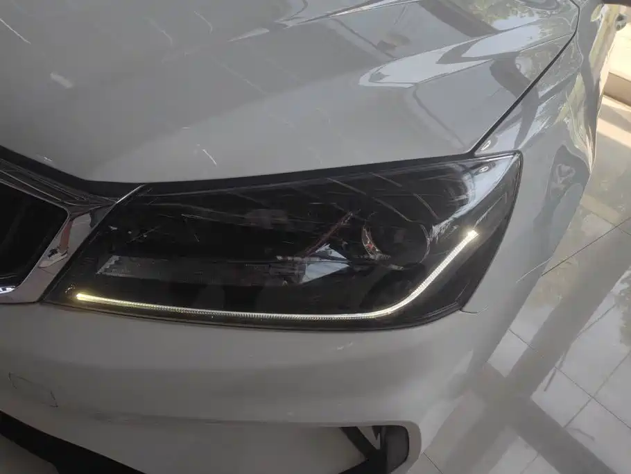 Geely Emgrand 2021