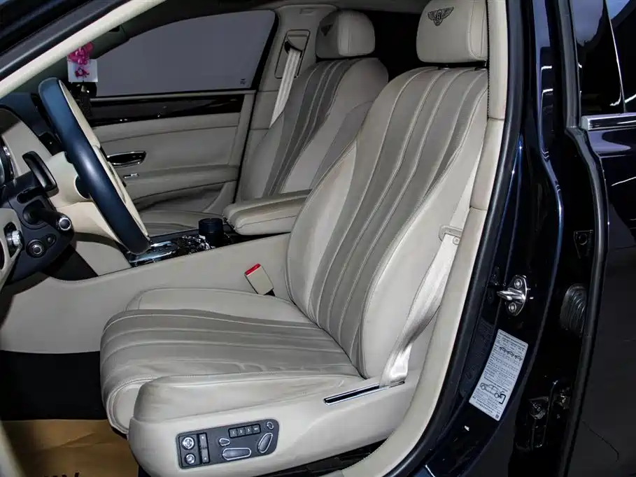 Bentley Flying Spur 2016 — фото 15