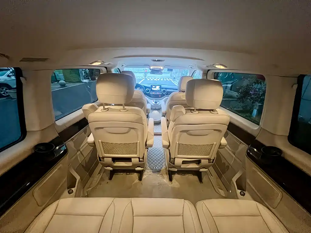 Mercedes-Benz V-Class 2018 — фото 19