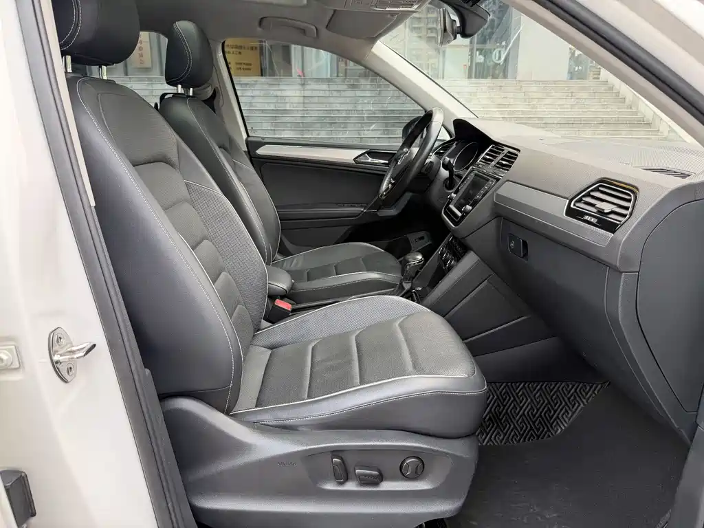Volkswagen Tiguan L 2017 — фото 11