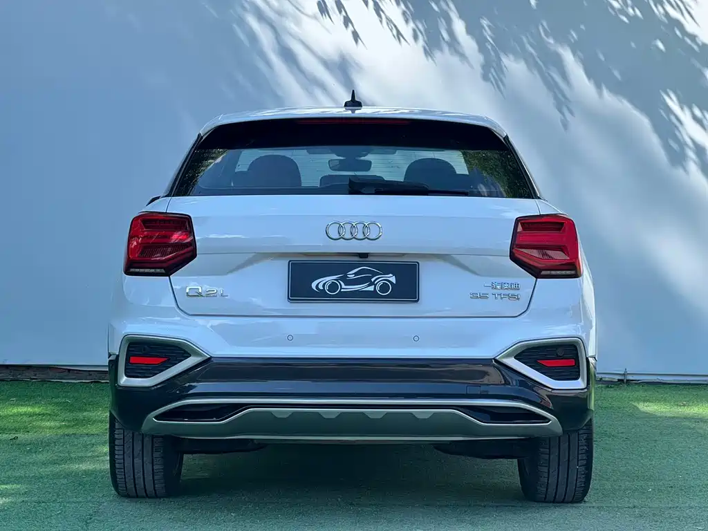 Audi Q2L 2023