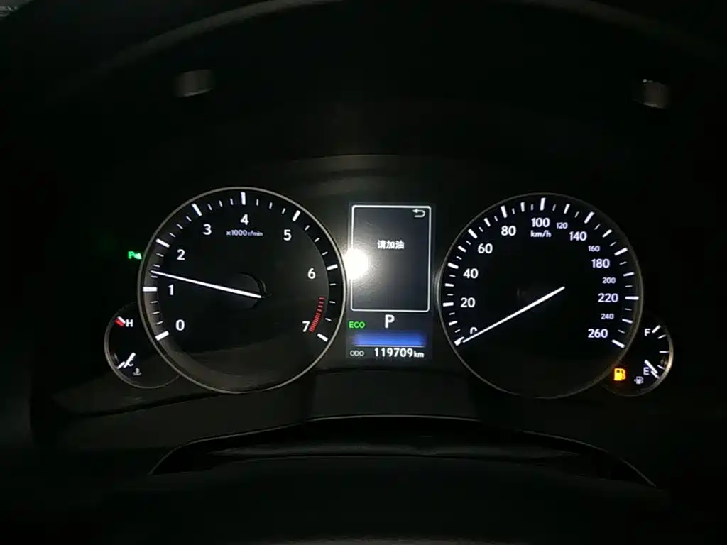 Lexus ES 2018 — фото 12