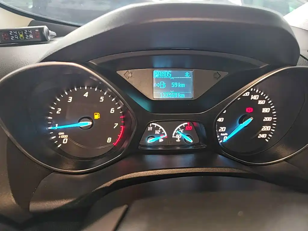 Ford Kuga 2015 — фото 12