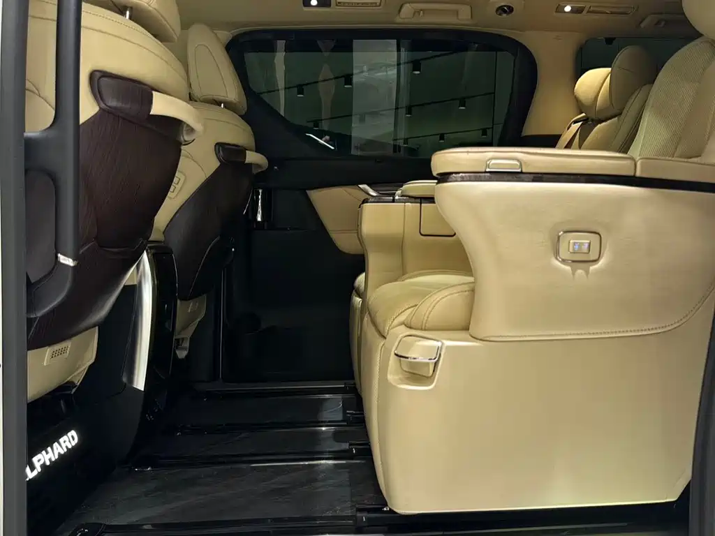 Toyota Vellfire 2020 — фото 8