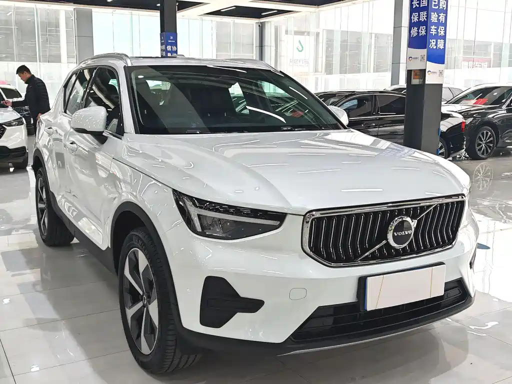 Volvo XC40 2024 — фото 2