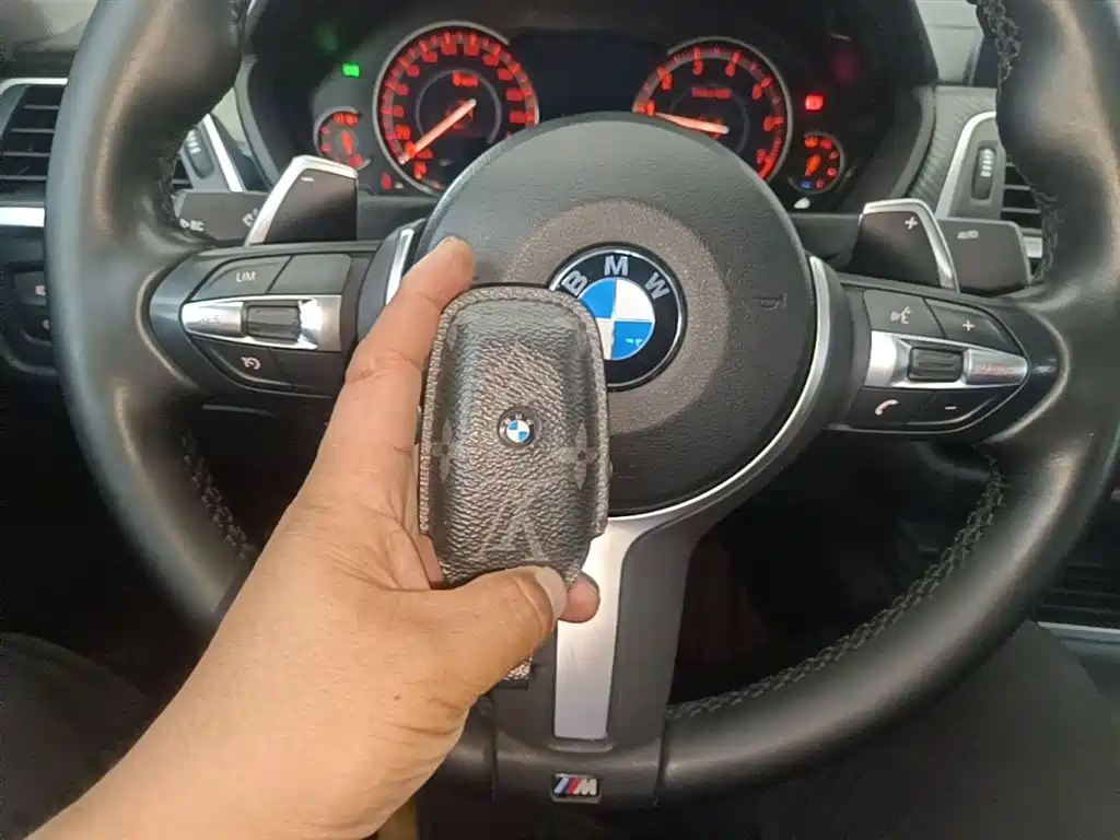 BMW 3 Series 2018 — фото 9