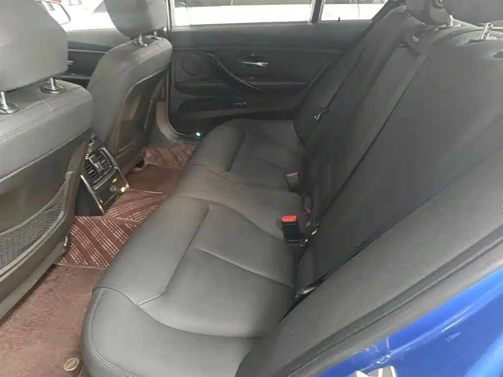 BMW 3 Series 2018 — фото 17