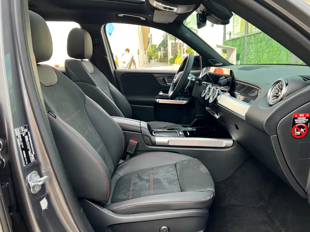 Mercedes-Benz GLB AMG 2024 — фото 12