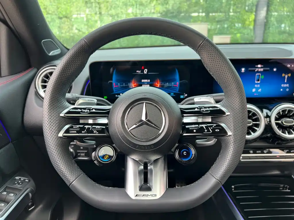Mercedes-Benz GLB AMG 2024 — фото 16