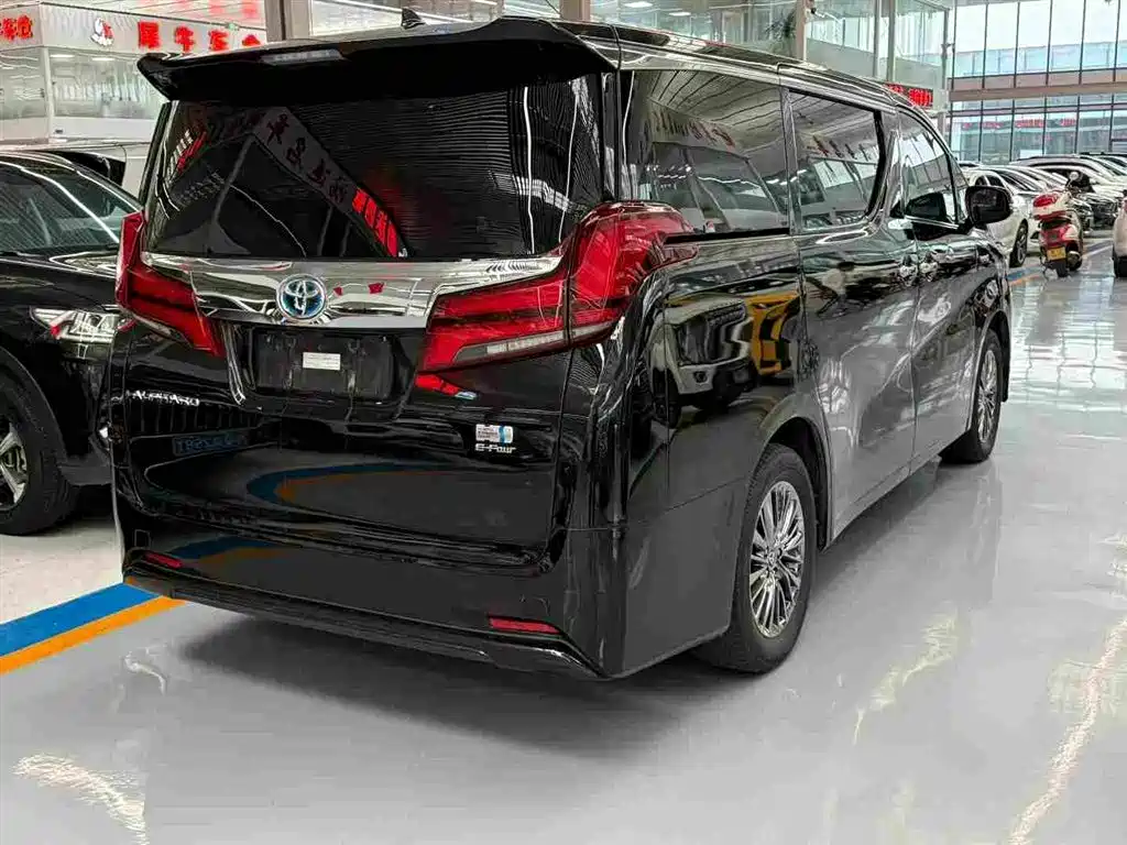 Toyota Alphard 2022 — фото 5