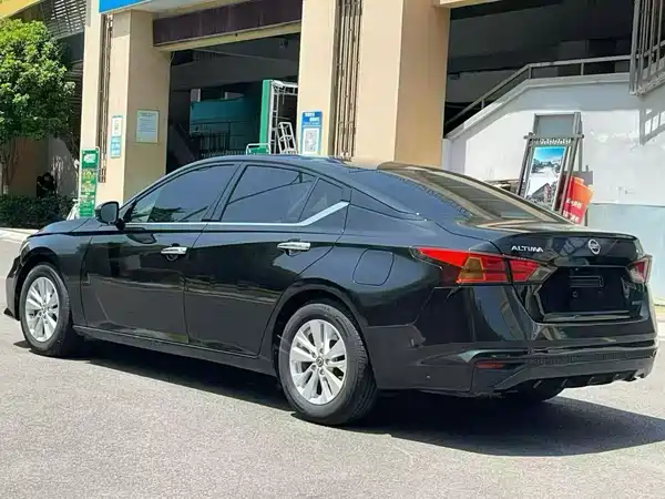 Nissan Teana 2022