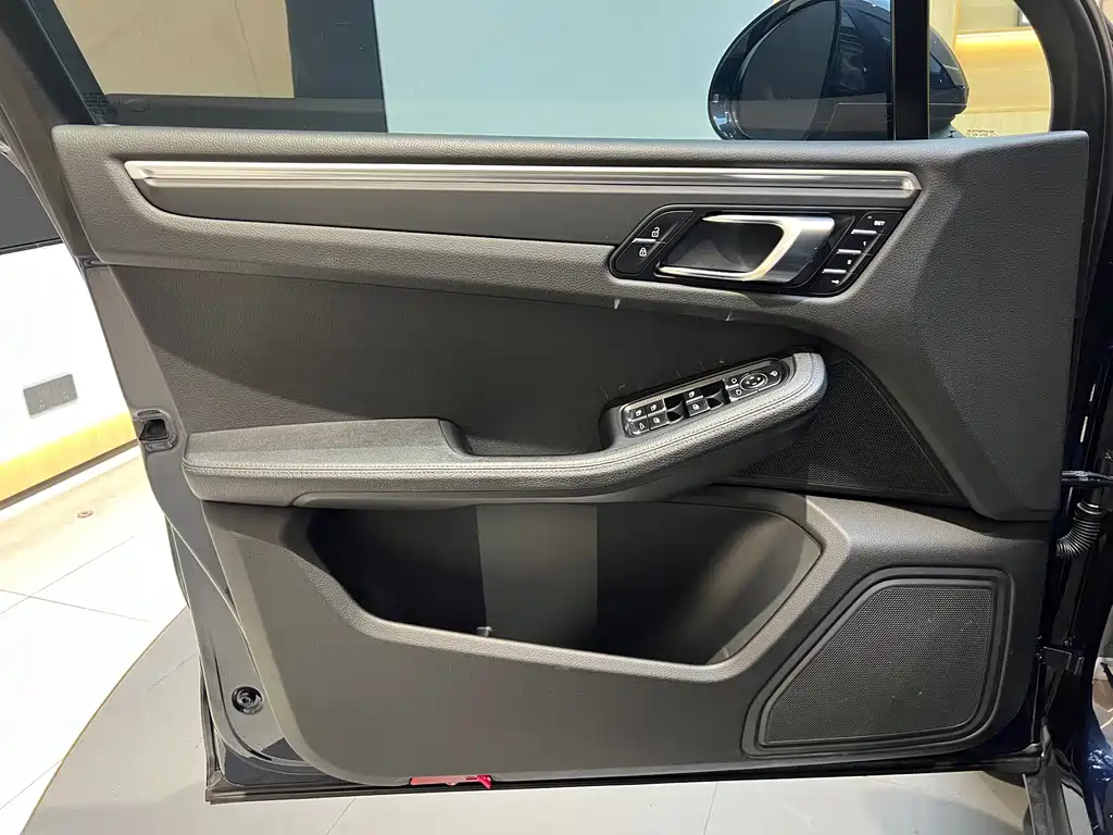 Porsche Macan 2019 — фото 14
