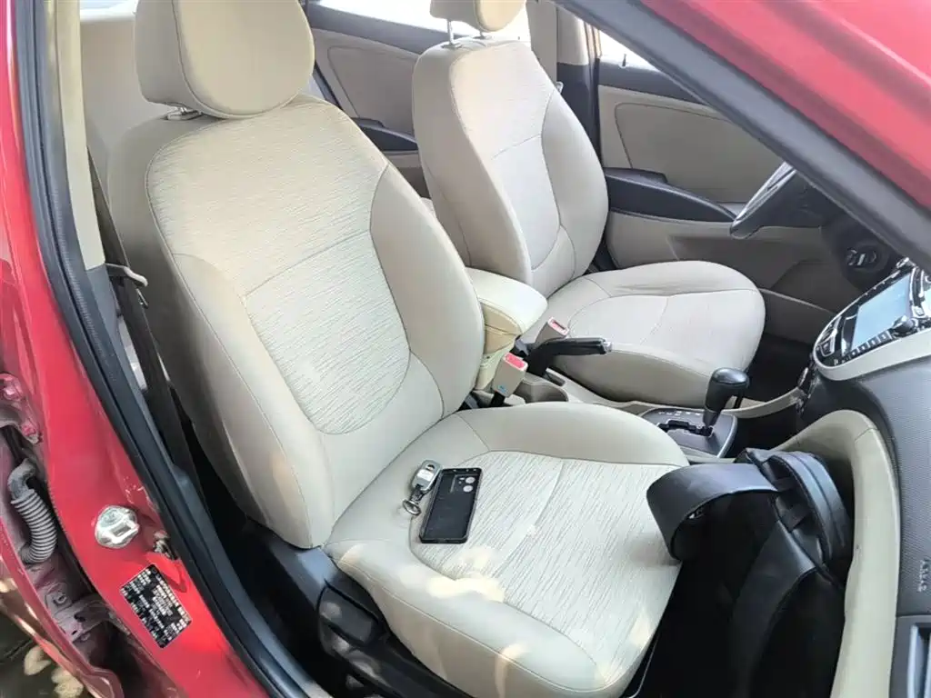 Hyundai Verna 2015 — фото 25
