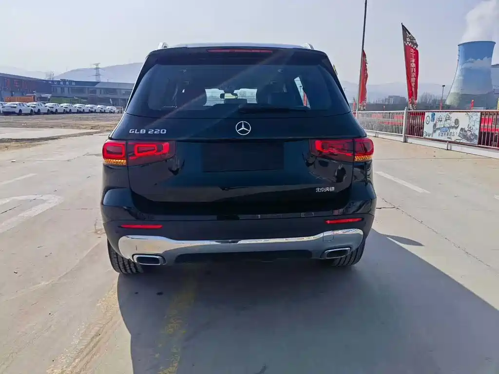 Mercedes-Benz GLB 2023