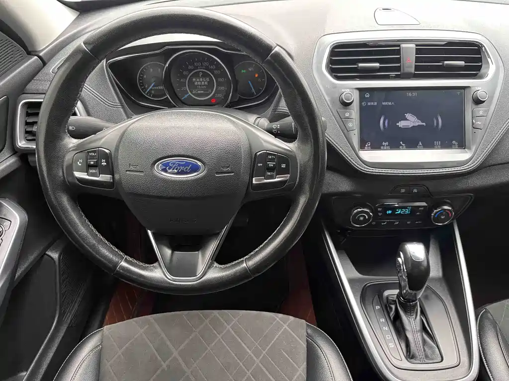 Ford Escort 2019 — фото 15