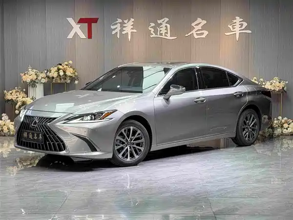 Lexus ES 2024