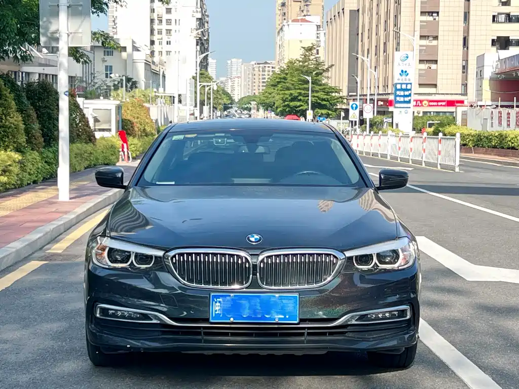 BMW 5 Series 2018 — фото 2