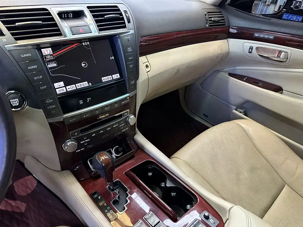 Lexus LS 2012 — фото 13