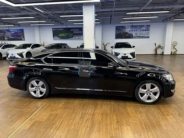 Lexus LS 2010