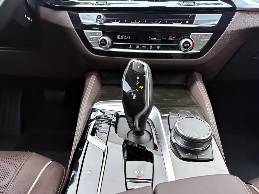 BMW 5 Series 2022 — фото 22