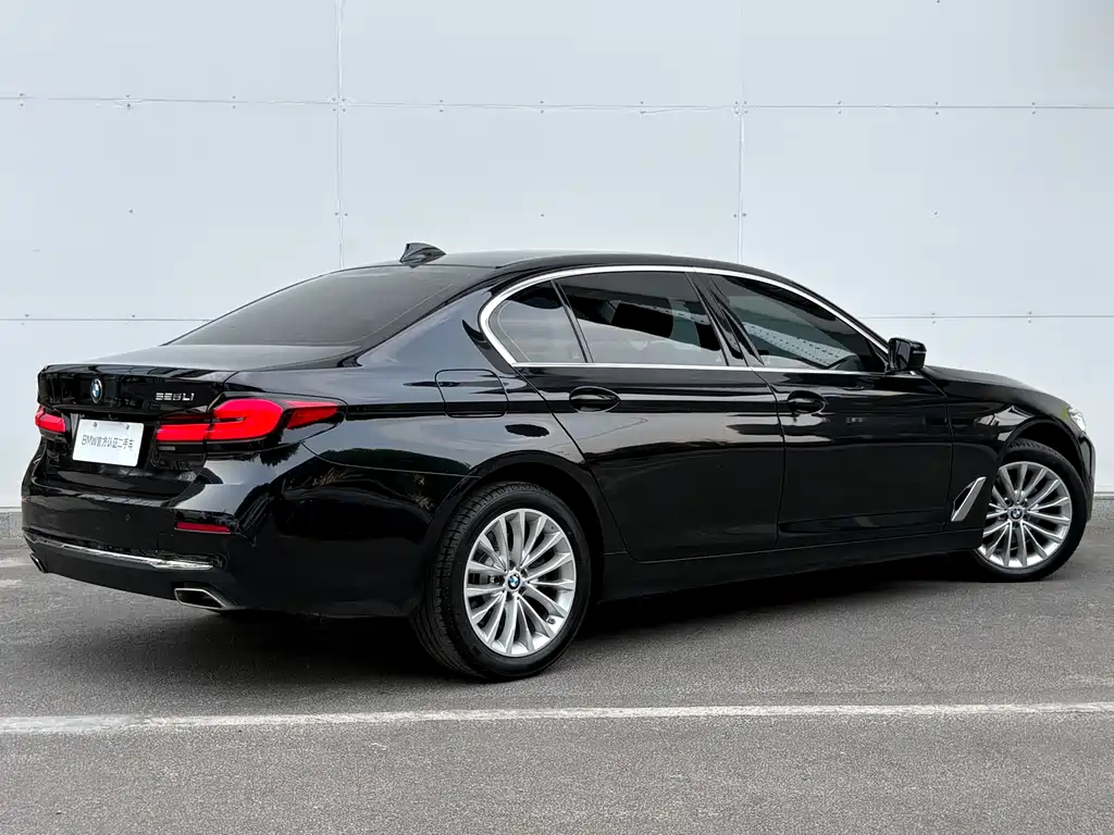 BMW 5 Series 2022 — фото 15