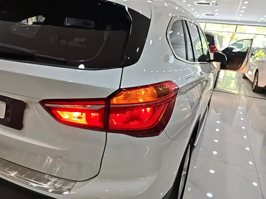 BMW X1 2017 — фото 8