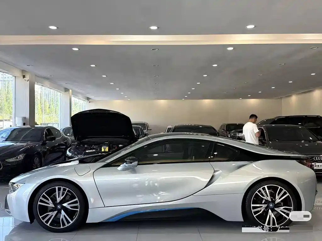 BMW i8 2017 — фото 3