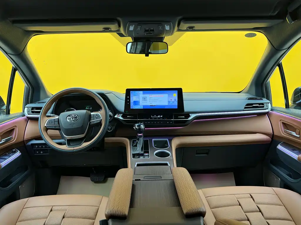 Toyota Granvia — фото 15