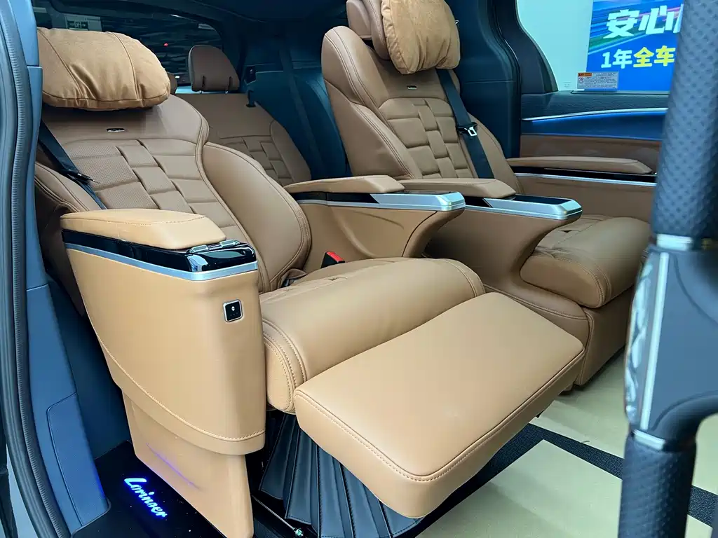Toyota Granvia — фото 29