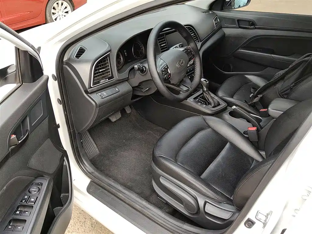 Hyundai Elantra 2019 — фото 16