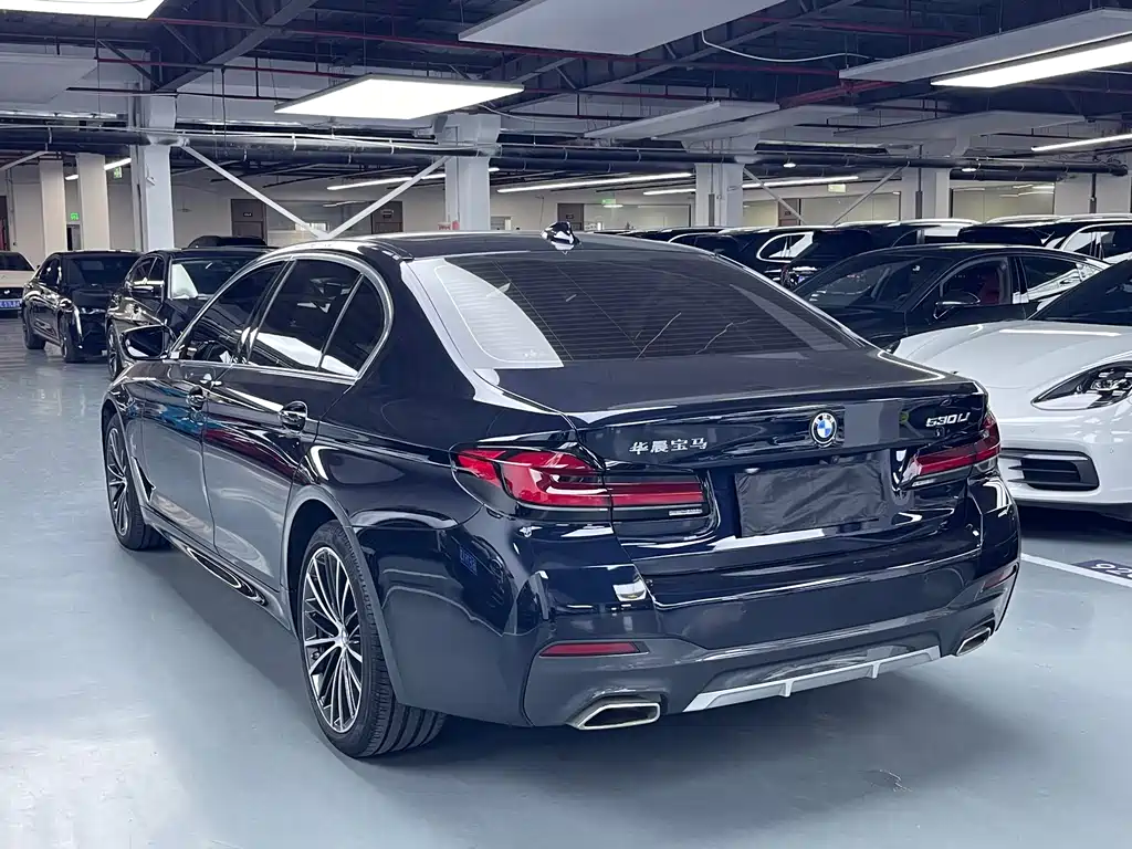 BMW 5 Series 2022 — фото 19