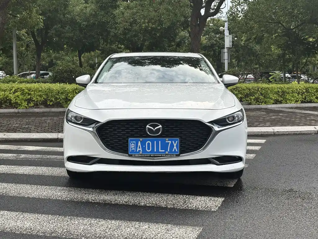 Mazda 3 Axela 2021 — фото 10