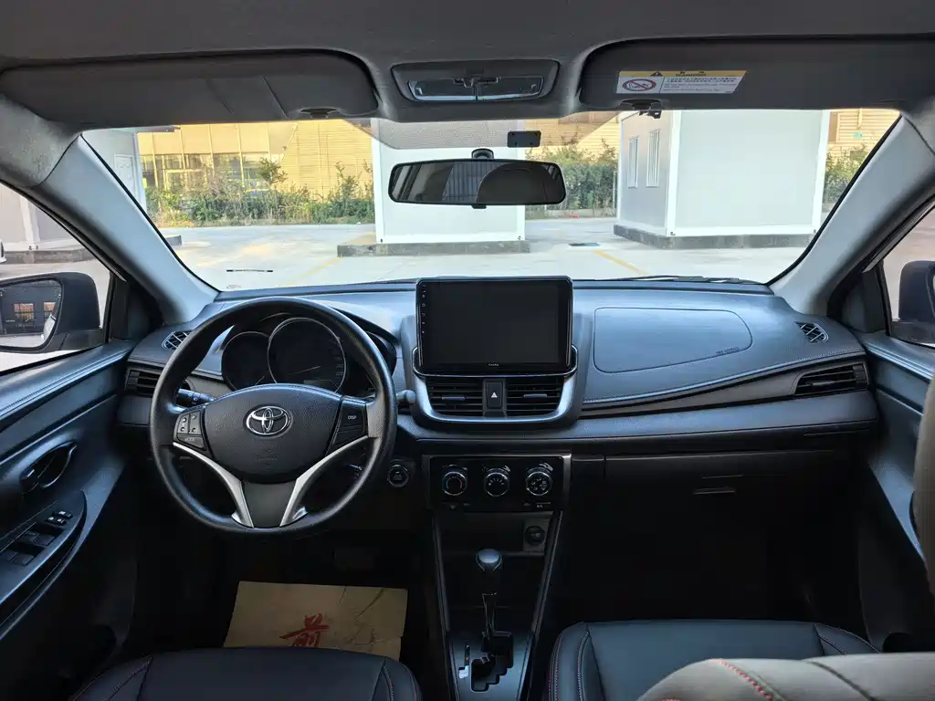 Toyota Yaris L 2023 — фото 6