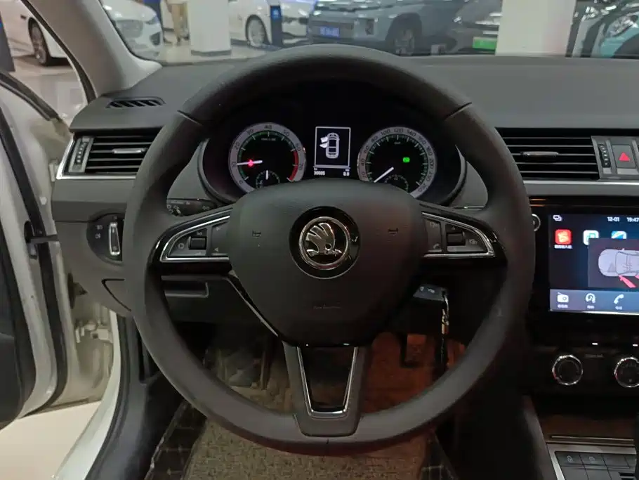 Skoda Octavia 2019 — фото 15