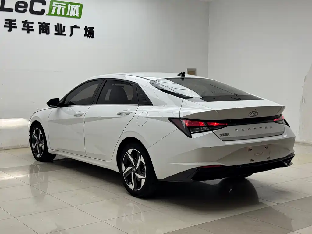 Hyundai Elantra 2022 — фото 14