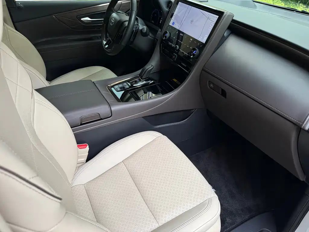 Toyota Alphard 2023 — фото 9