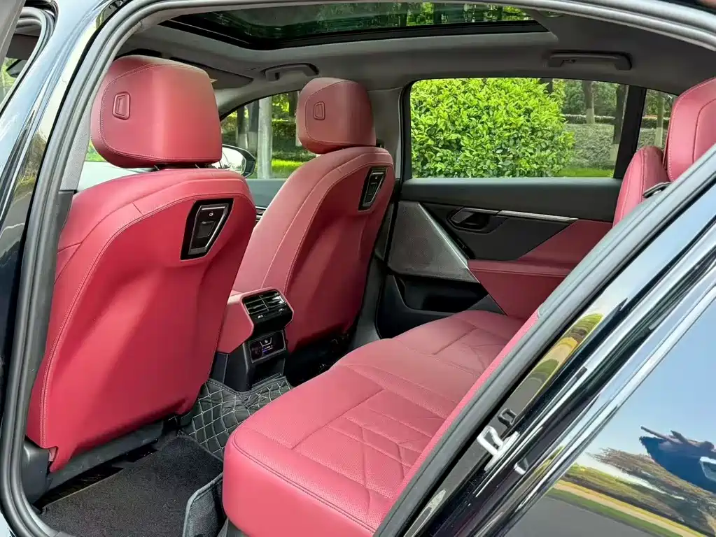 BMW 5 Series 2025