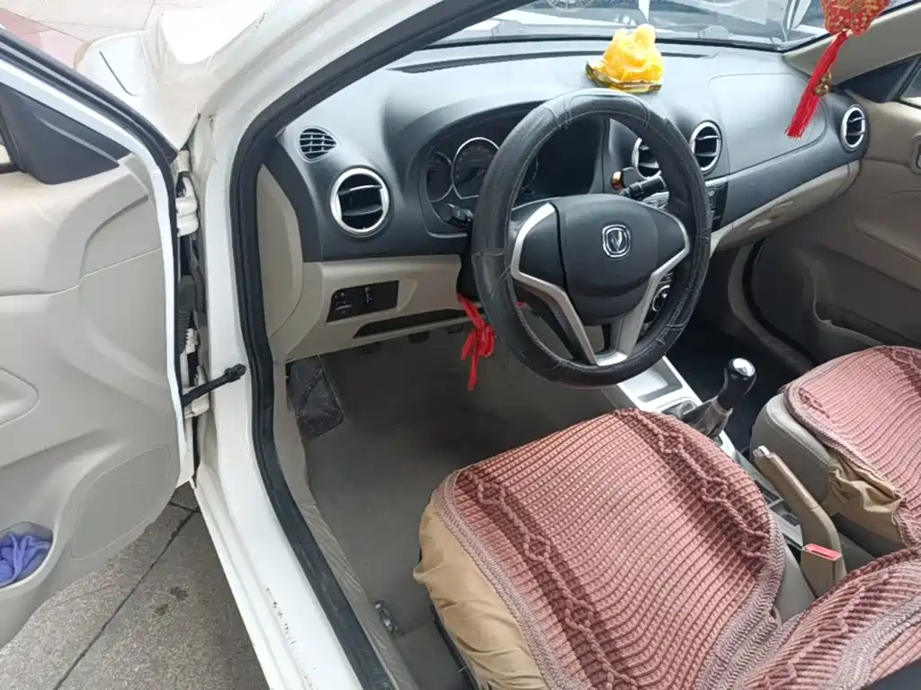 Changan Yuexiang V3 2018 — фото 16