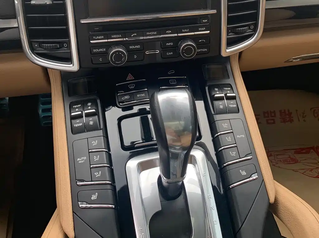 Porsche Cayenne 2016 — фото 13