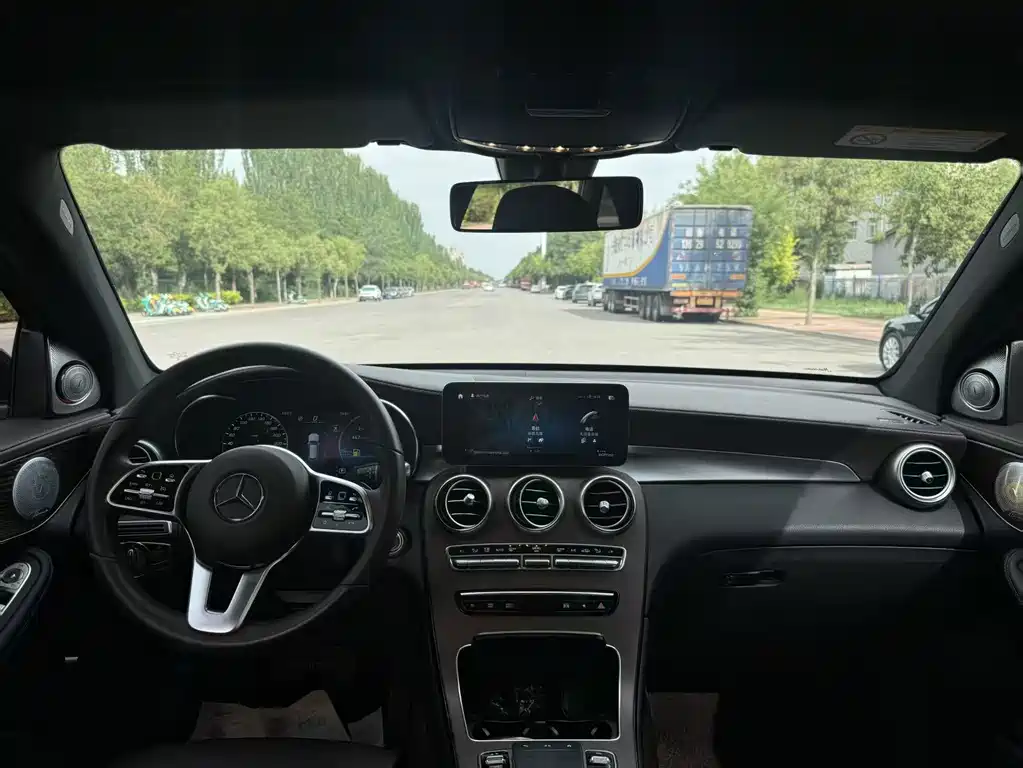 Mercedes-Benz GLC 2023